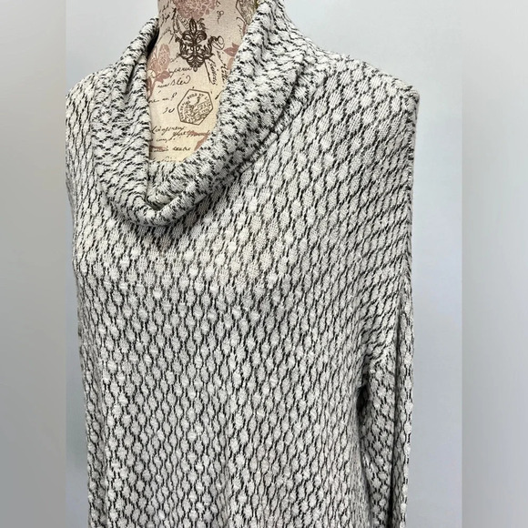 AKEMI & KIN for ANTHROPOLOGIE Gray print‎ high-low cowl neck sweater size XS. - Picture 5 of 15